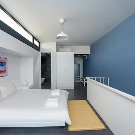 Hotel Bright Modern Design New Duplex Loft Patio! #145 *