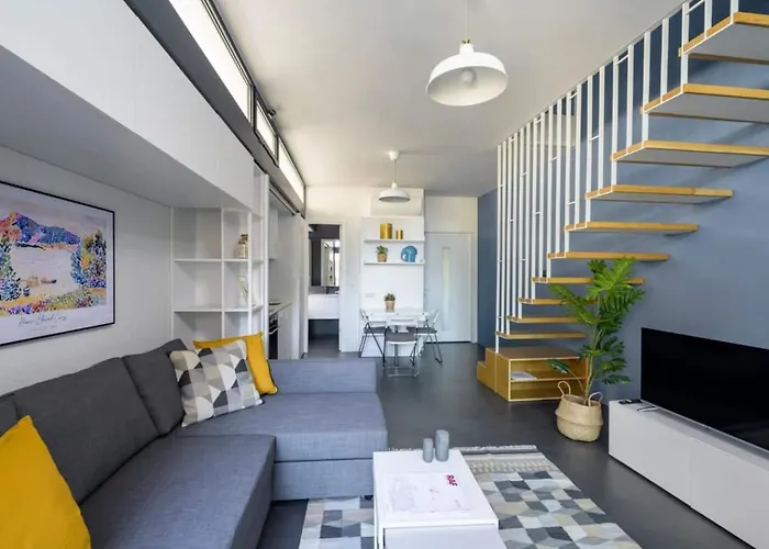 Bright Modern Design New Duplex Loft Patio! #145 Κωνσταντινούπολη